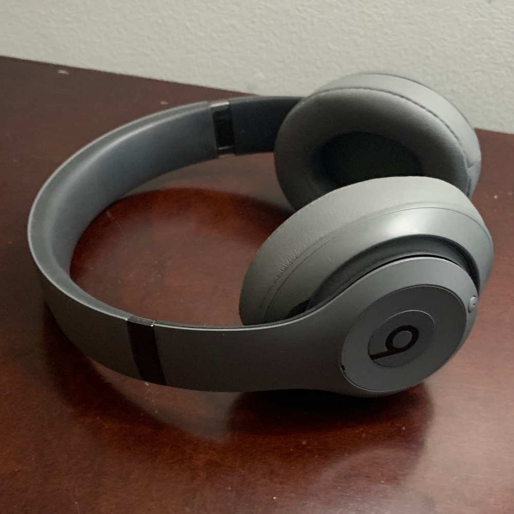Beats Studio3 by Dre Gray Headphones